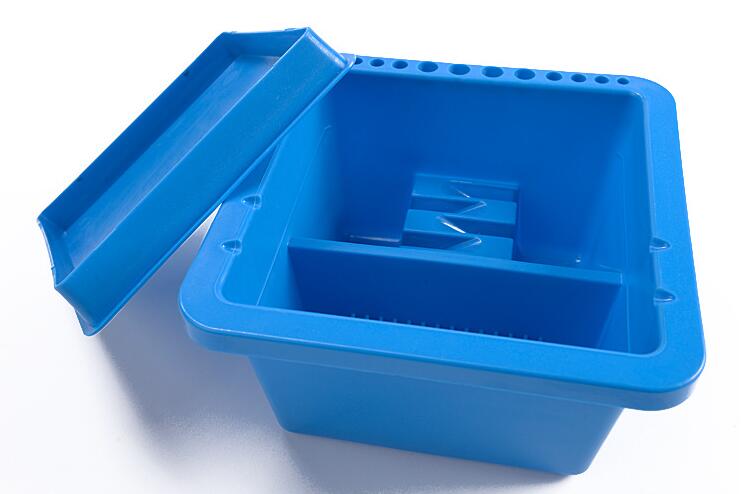 Portable brush washer for paint by numbers, sturdy plastic cup with a convenient lid
